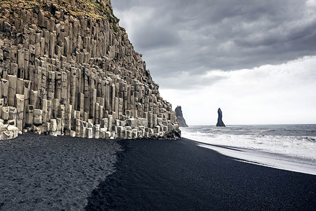 Bãi biển cát đen khi du lịch Iceland