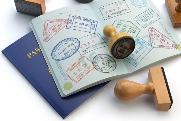 Không nên để hộ chiếu trắng xin visa Canada