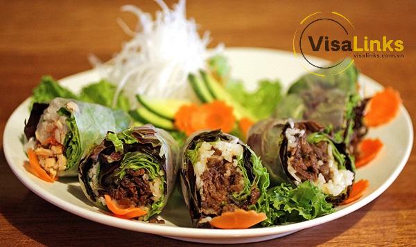 Ssambap (cơm cuộn rau sống) 
