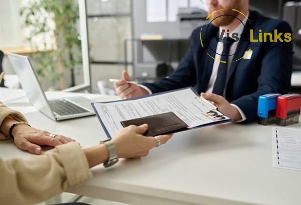 Theo dõi và nhận kết quả visa