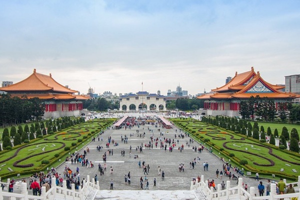 Chiang Kai-shek Memorial Hall & Daan Park
