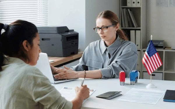 Thể hiện phong thái tự tin và chuyên nghiệp