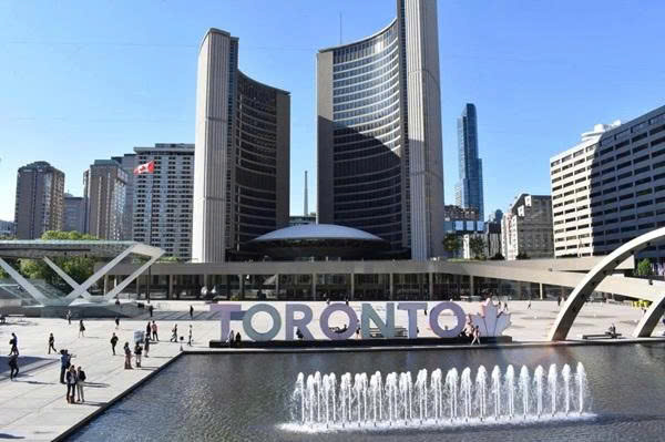 Ngày 1: Đến Toronto