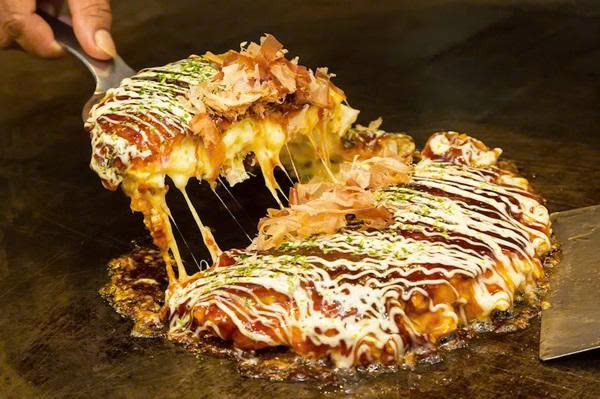 Okonomiyaki bánh xèo kiểu Nhật với nhiều nguyên liệu hấp dẫn
