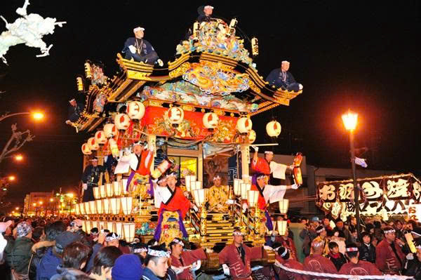 Lễ hội Nhật Bản Chichibu Yomatsuri với xe lễ hội truyền thống