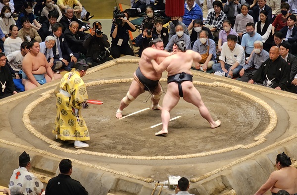 Đấu vật Sumo - môn thể thao truyền thống Nhật Bản