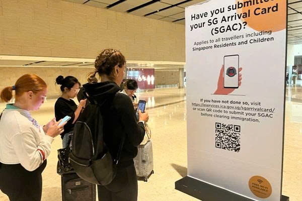 Hầu hết du khách quốc tế đều phải hoàn thành SG Arrival Card