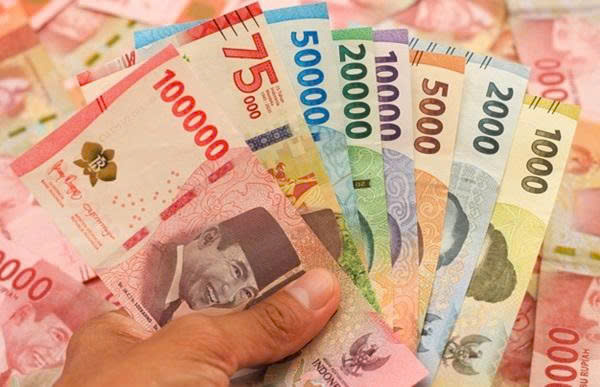 Chuẩn bị đầy đủ tiền mặt trước khi khởi hành đến Indonesia