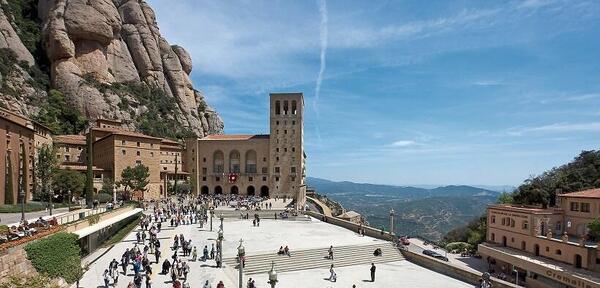 Check in tại dãy núi Montserrat