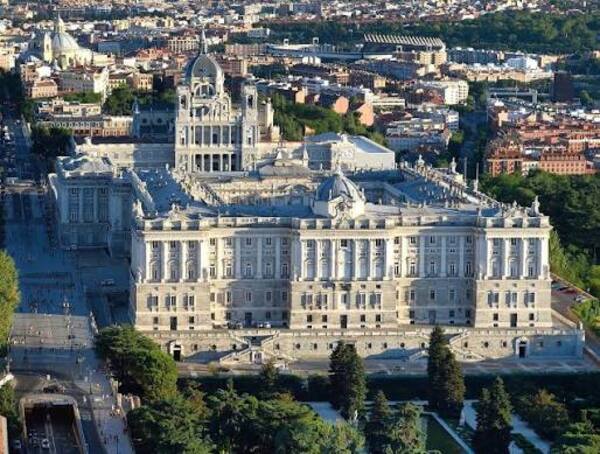 Cung điện Hoàng gia Madrid Tây Ban Nha