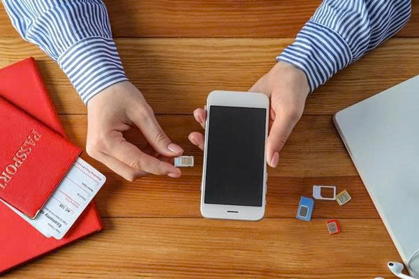 Chuẩn bị SIM, bảo hiểm và các vật dụng cần thiết trước khi khởi hành