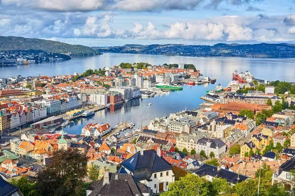 Bergen nổi tiếng với khu phố cổ Bryggen và những ngôi nhà nhiều màu sắc