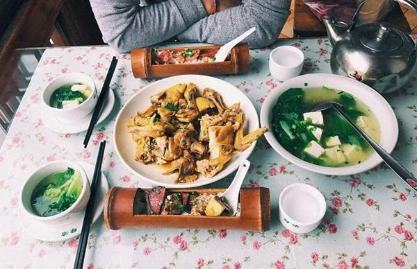 Cơm ống tre và món ăn địa phương tại Phượng Hoàng Cổ Trấn