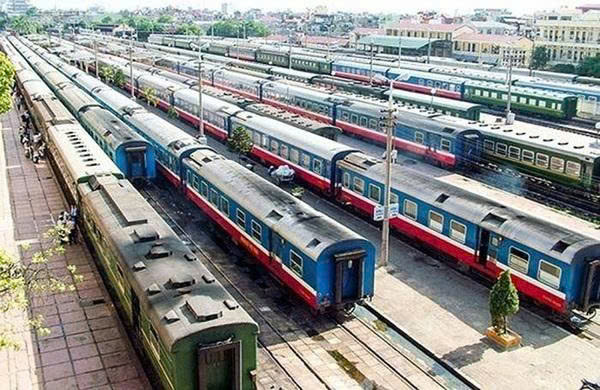 Đi tàu hỏa di chuyển đến Phượng Hoàng Cổ Trấn Trung Quốc