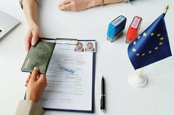 Lưu ý khi điền và kiểm tra mẫu đơn xin visa Schengen
